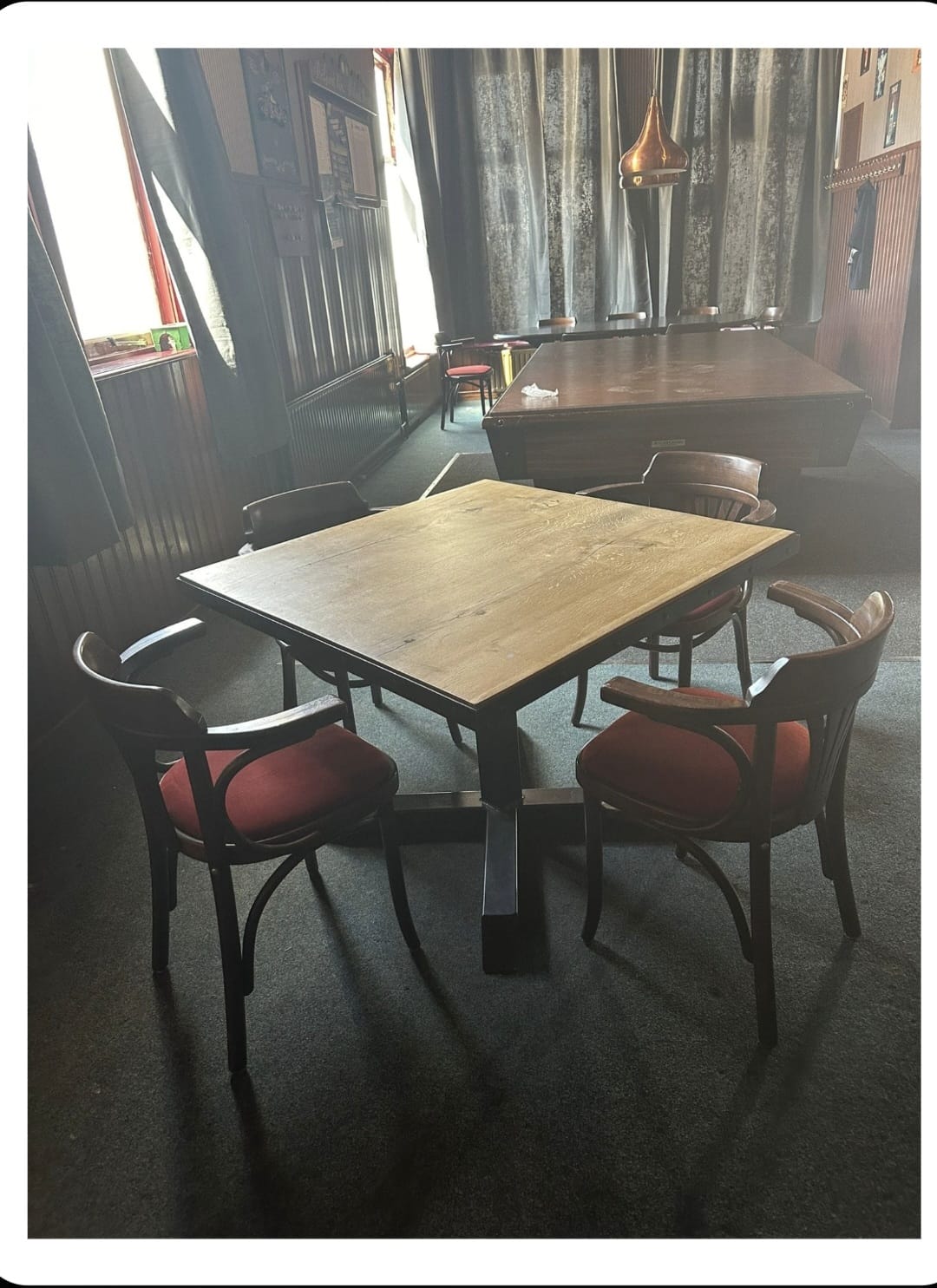 Black Horse café interieur